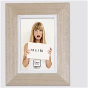 cadre photo en bois beige clair avec liserai blanc pour 1 photo 15x20