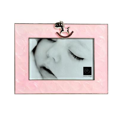 cadre photo enfant rose avec liseré argenté et décor